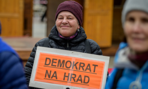 aby se symbolicky rozloučily s érou arogance a pohrdáním lidmi, kterou podle nich ztělesňoval Miloš Zeman, a také aby upozornili na důležitost prezidentské volby.